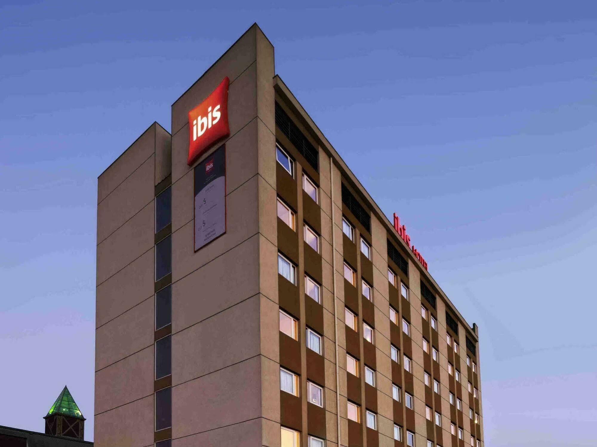 ibis Santiago Estacion Central Exterior foto